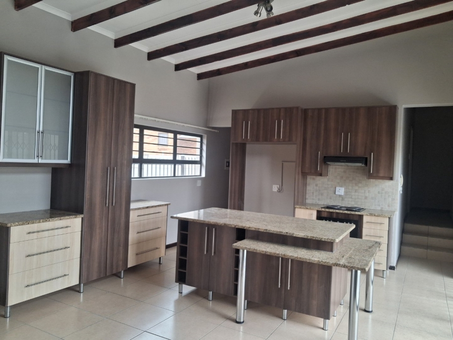 To Let 3 Bedroom Property for Rent in Hillside Free State
